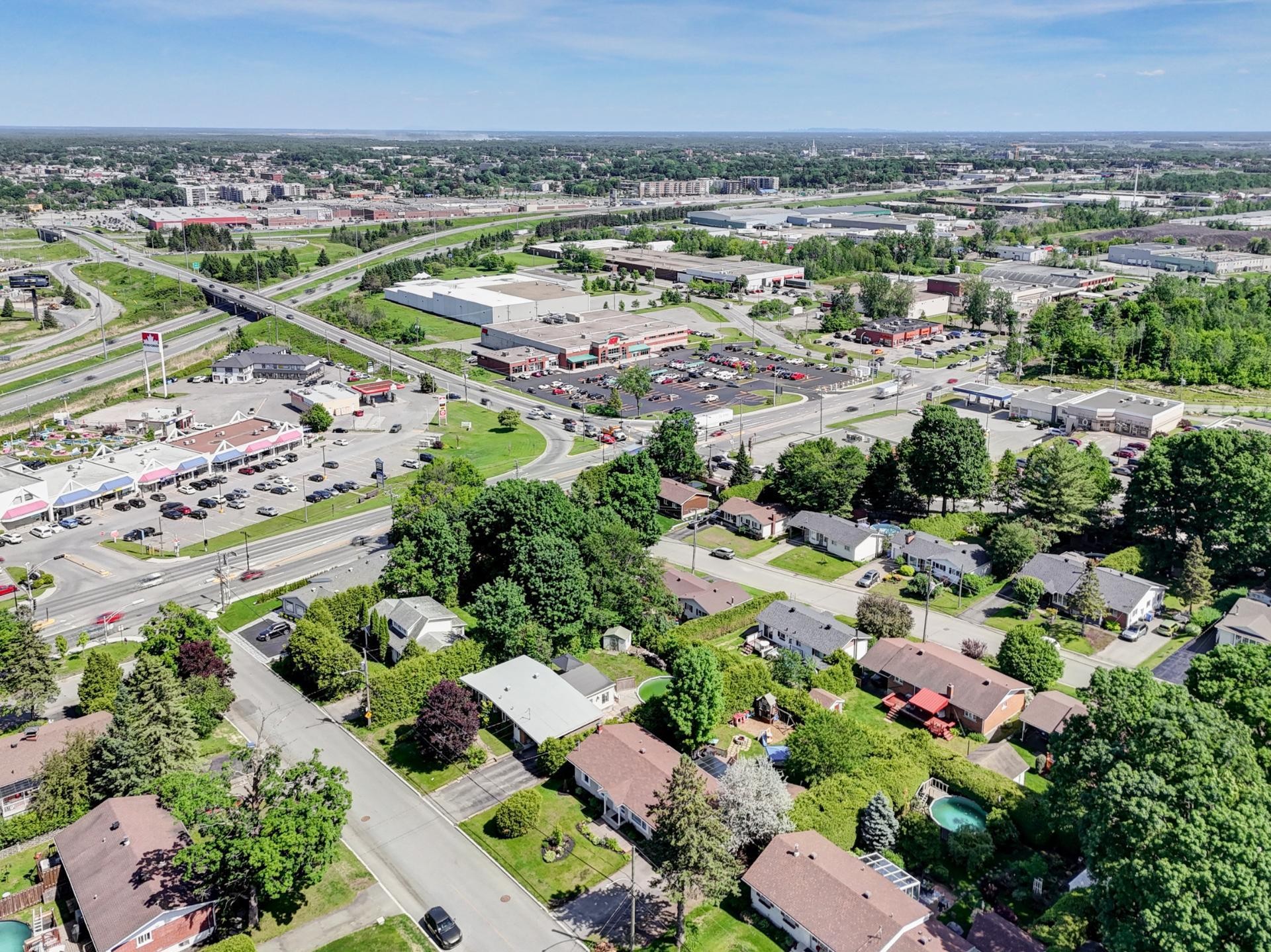 









907


Rue Desjardins

,
Saint-Jérôme,




QC
J5L1K9

