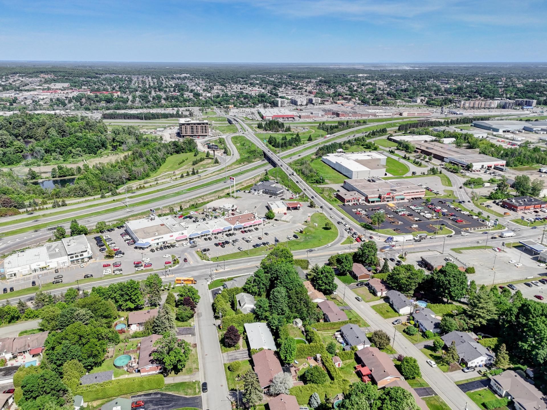 









907


Rue Desjardins

,
Saint-Jérôme,




QC
J5L1K9

