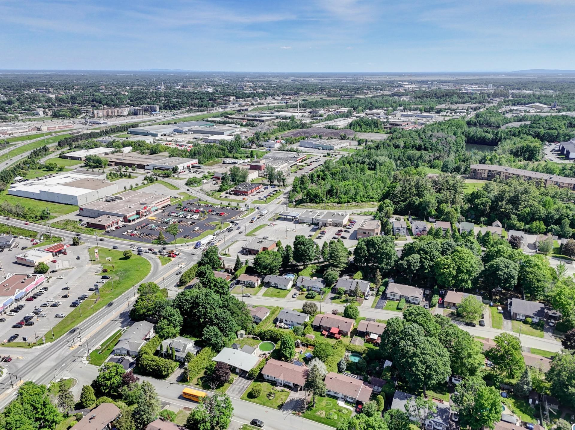 









907


Rue Desjardins

,
Saint-Jérôme,




QC
J5L1K9

