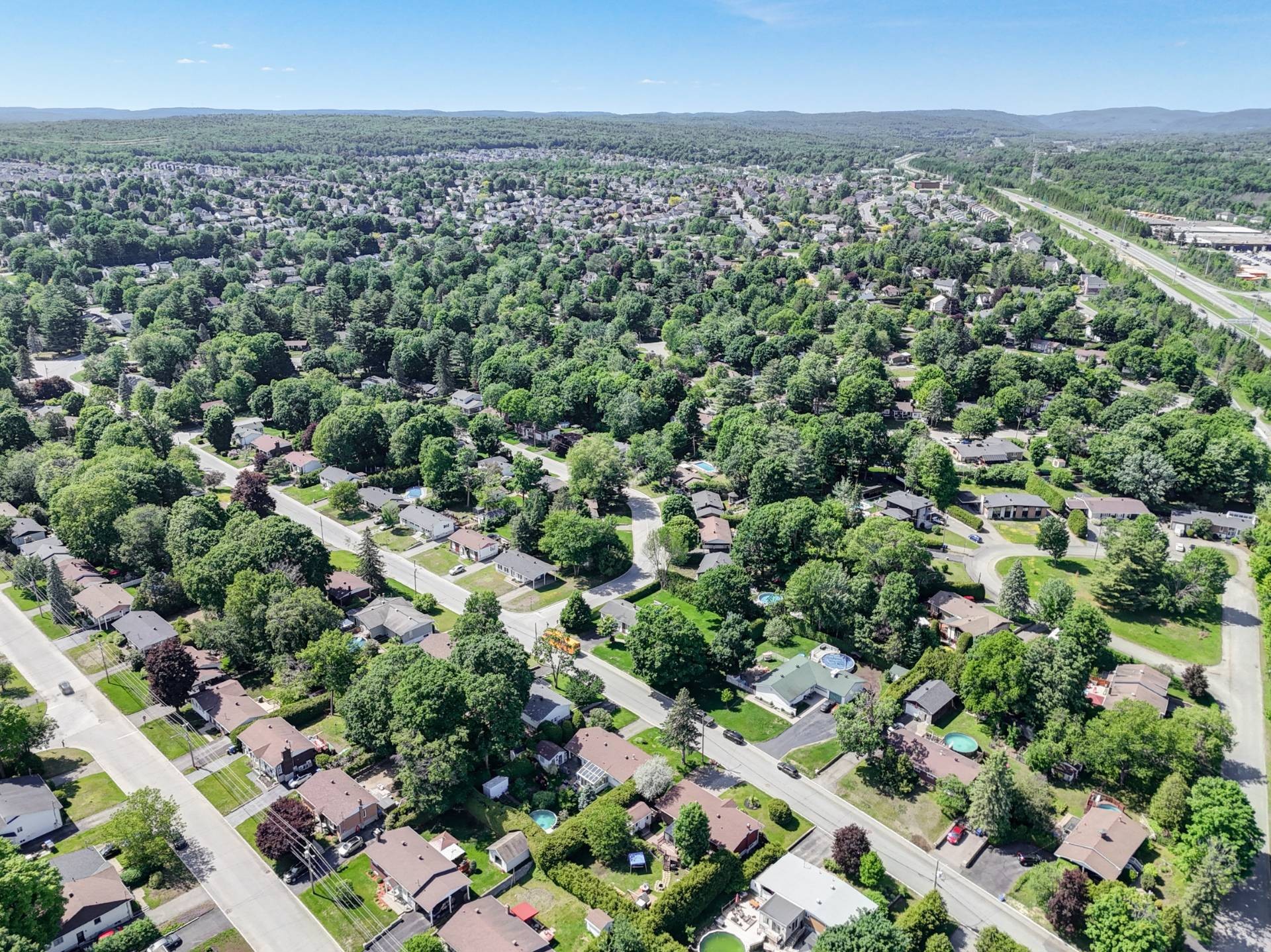 









907


Rue Desjardins

,
Saint-Jérôme,




QC
J5L1K9

