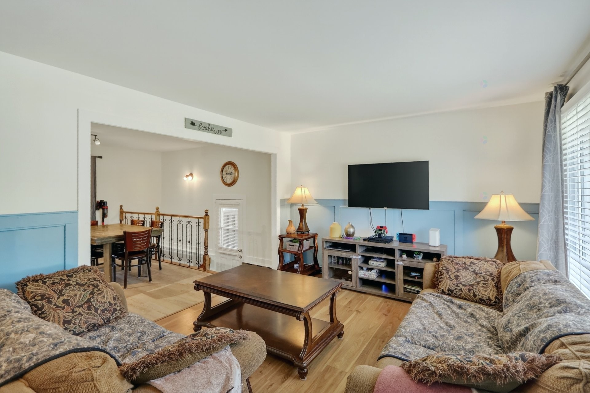 









907


Rue Desjardins

,
Saint-Jérôme,




QC
J5L1K9

