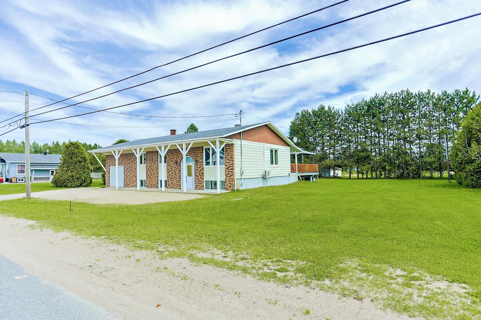 









2650


Ch. St-Pierre

,
Sainte-Thècle,




QC
G0X3G0

