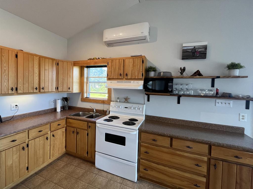 












376 Smith Point Road

,
Fox Harbour,




NS
B0K 1Y0

