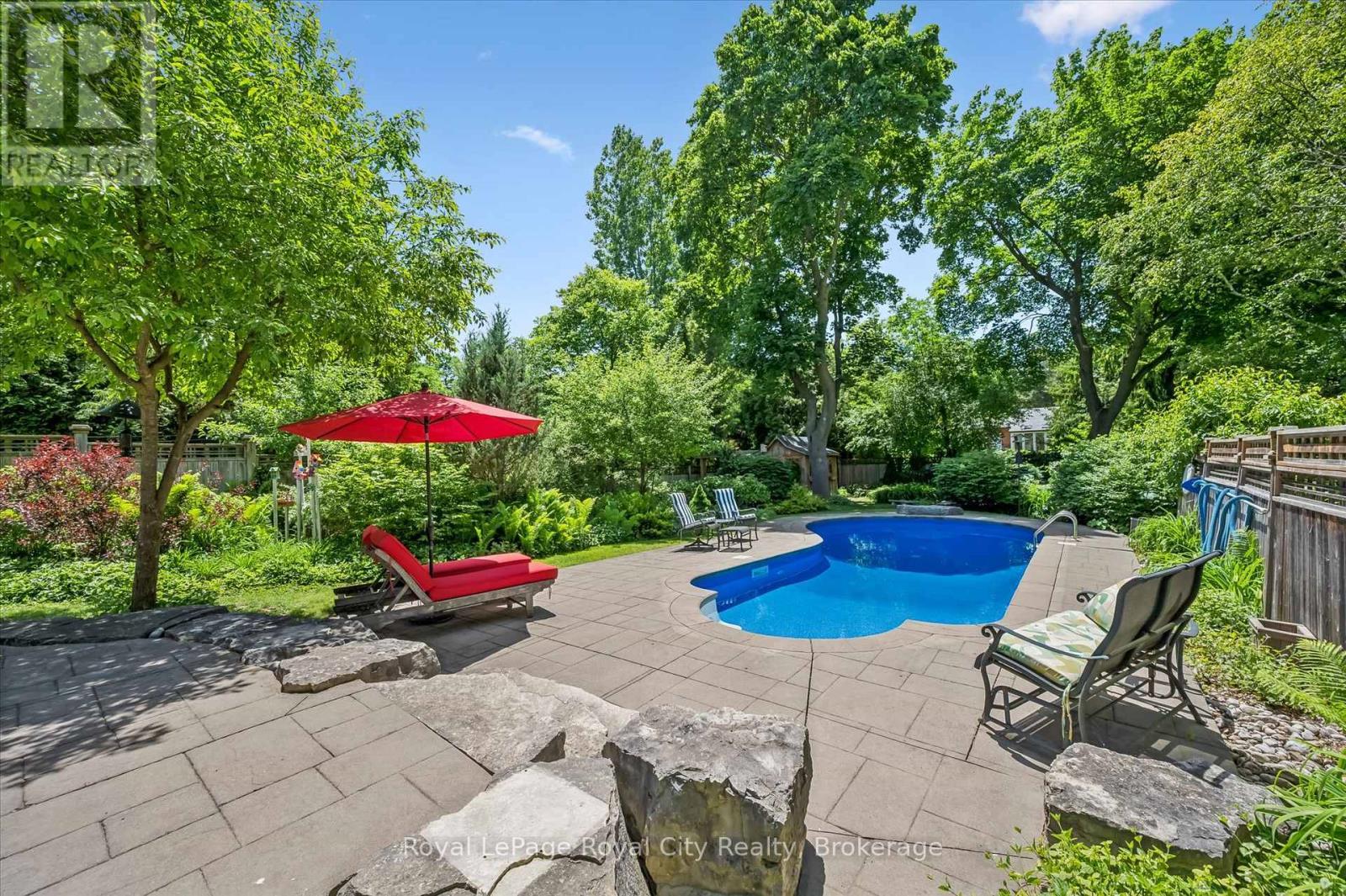 












47 CALEDONIA STREET

,
Guelph (Dovercliffe Park/Old University),




Ontario
N1G2C8

