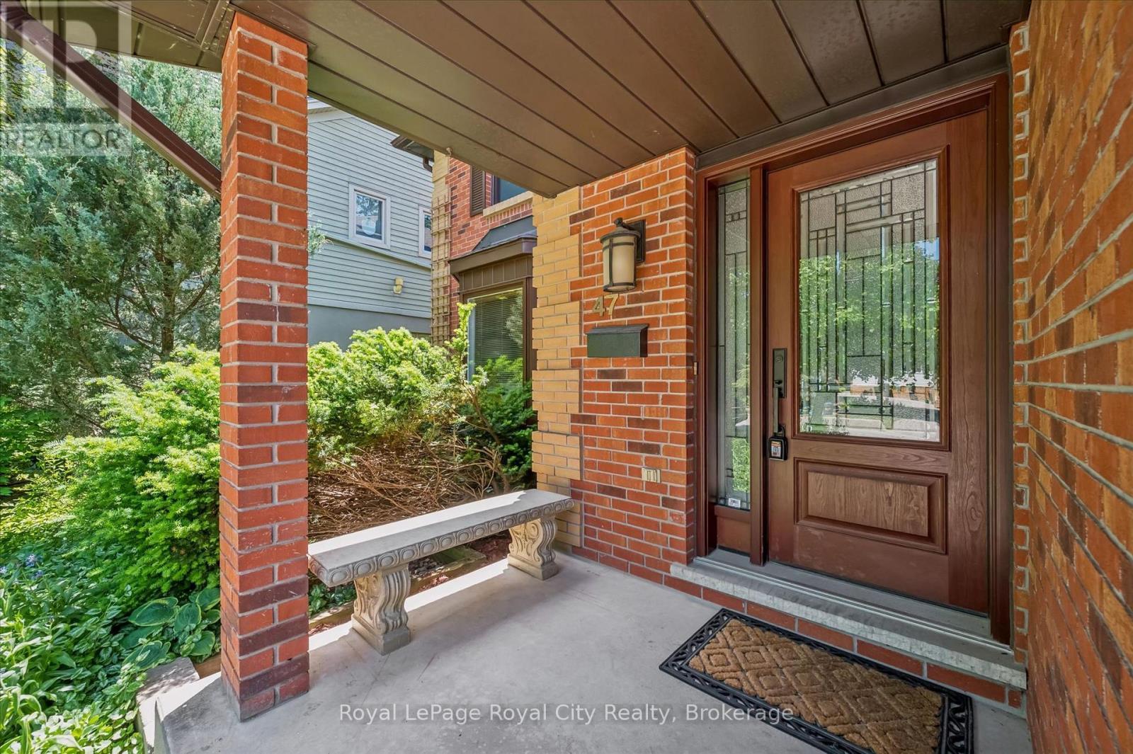 












47 CALEDONIA STREET

,
Guelph (Dovercliffe Park/Old University),




Ontario
N1G2C8

