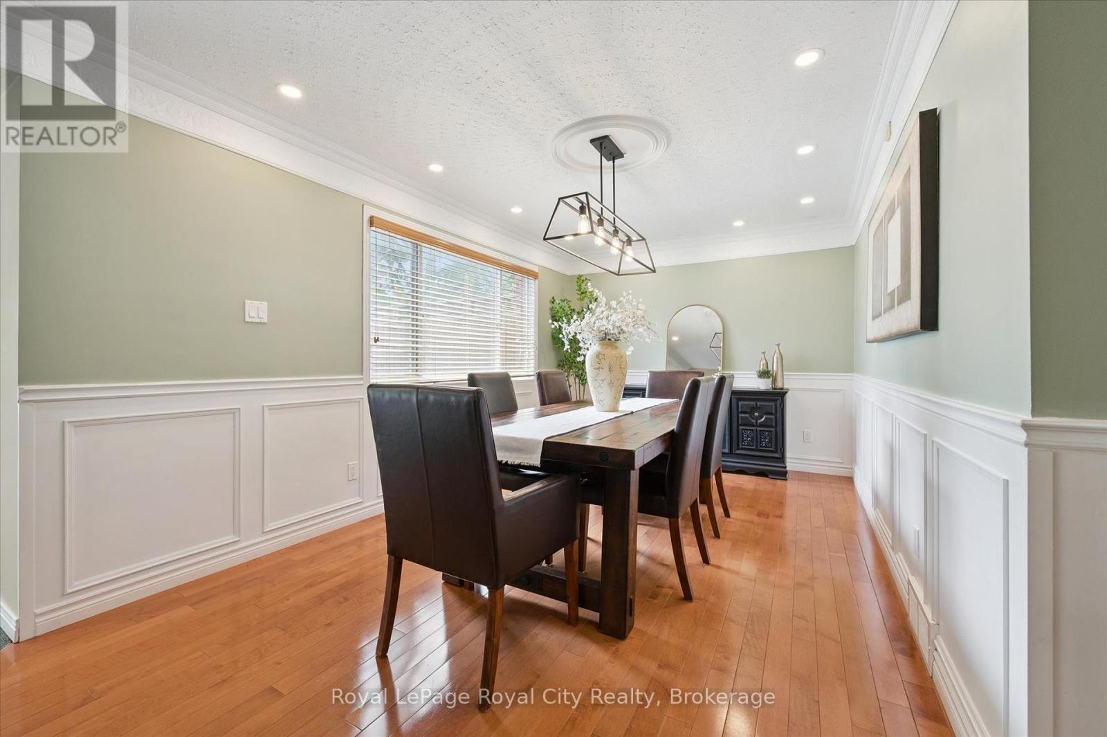 












47 CALEDONIA STREET

,
Guelph (Dovercliffe Park/Old University),




Ontario
N1G2C8

