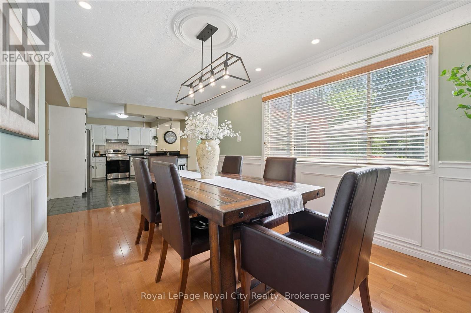 












47 CALEDONIA STREET

,
Guelph (Dovercliffe Park/Old University),




Ontario
N1G2C8

