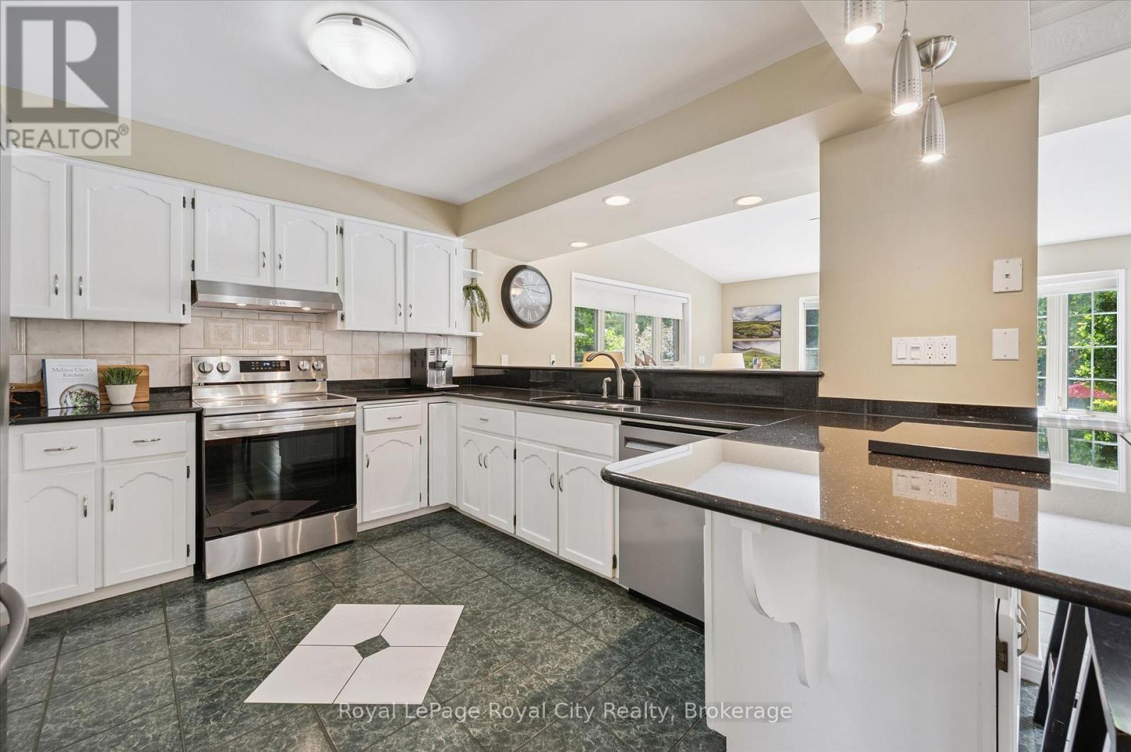 












47 CALEDONIA STREET

,
Guelph (Dovercliffe Park/Old University),




Ontario
N1G2C8

