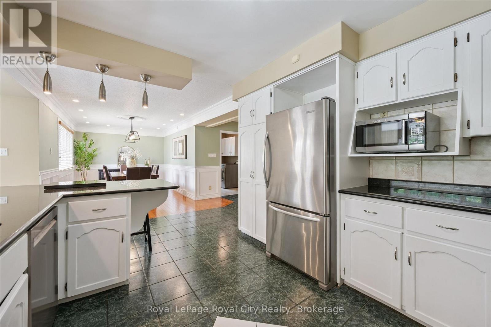 












47 CALEDONIA STREET

,
Guelph (Dovercliffe Park/Old University),




Ontario
N1G2C8


