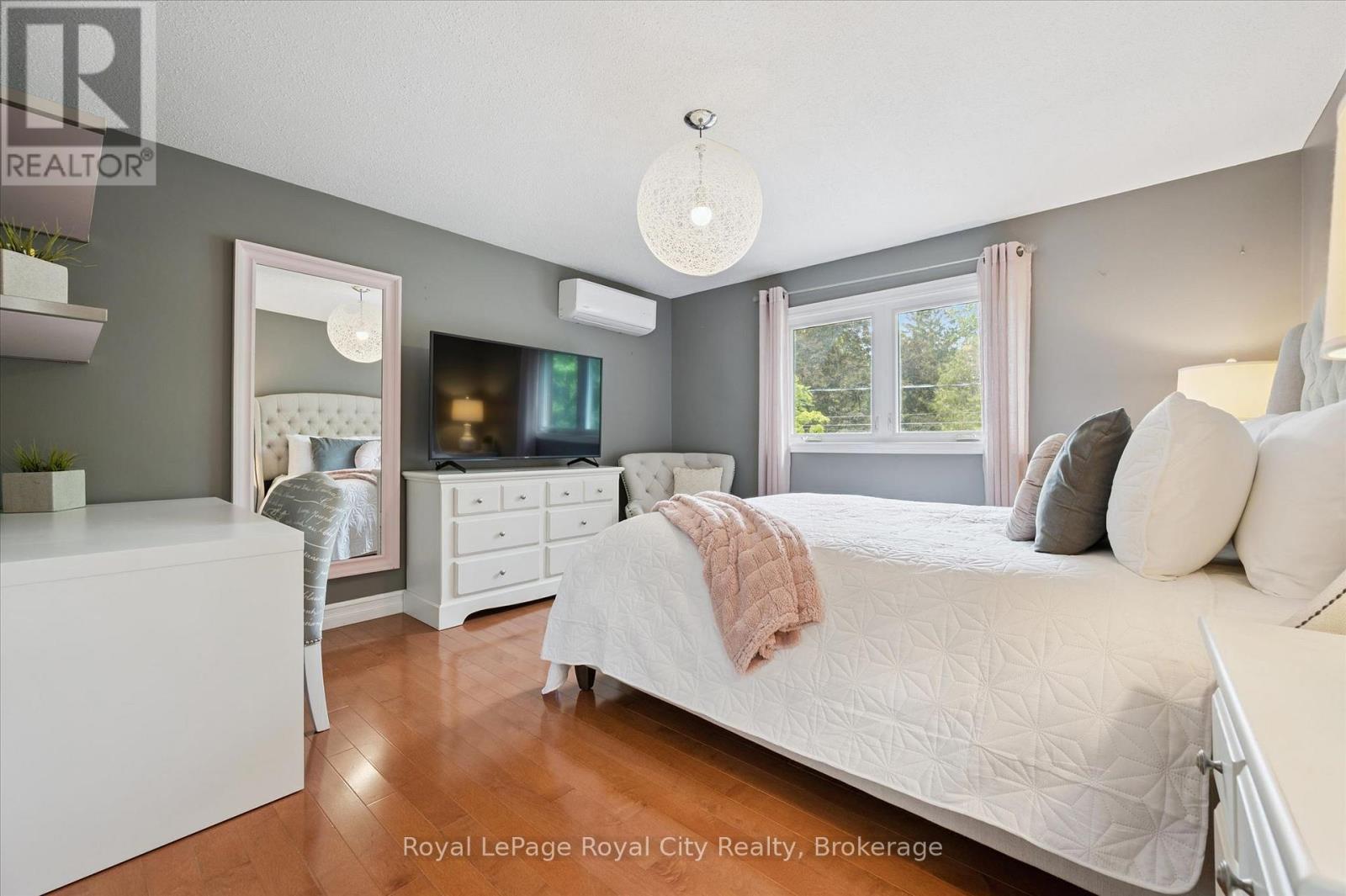 












47 CALEDONIA STREET

,
Guelph (Dovercliffe Park/Old University),




Ontario
N1G2C8

