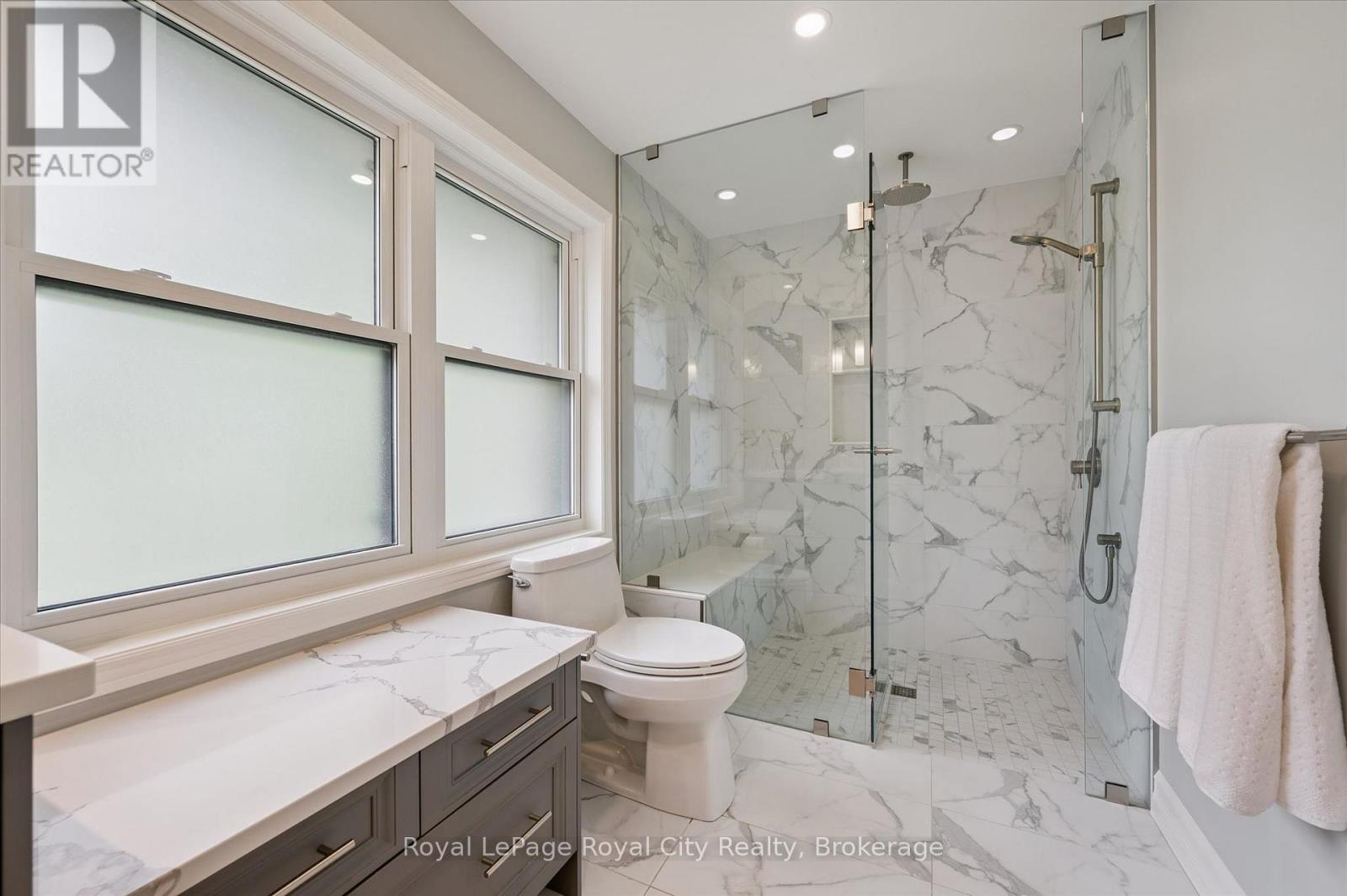












47 CALEDONIA STREET

,
Guelph (Dovercliffe Park/Old University),




Ontario
N1G2C8

