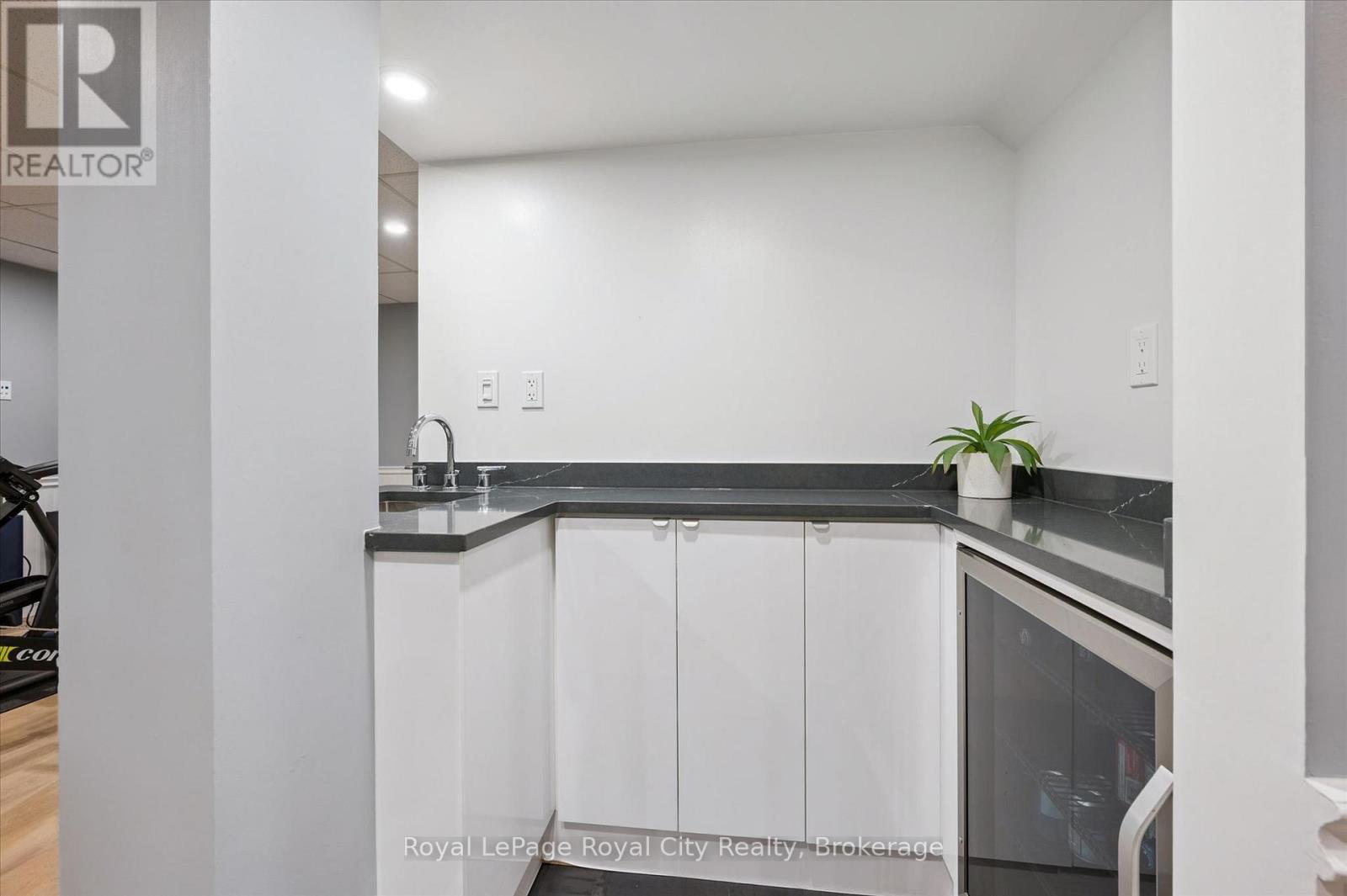 












47 CALEDONIA STREET

,
Guelph (Dovercliffe Park/Old University),




Ontario
N1G2C8

