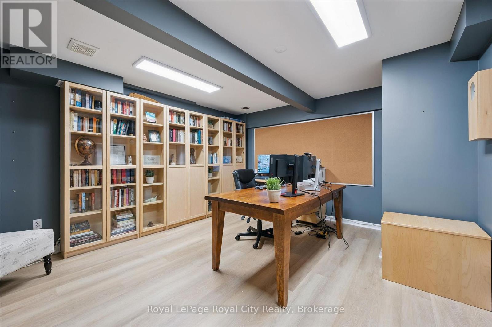 












47 CALEDONIA STREET

,
Guelph (Dovercliffe Park/Old University),




Ontario
N1G2C8

