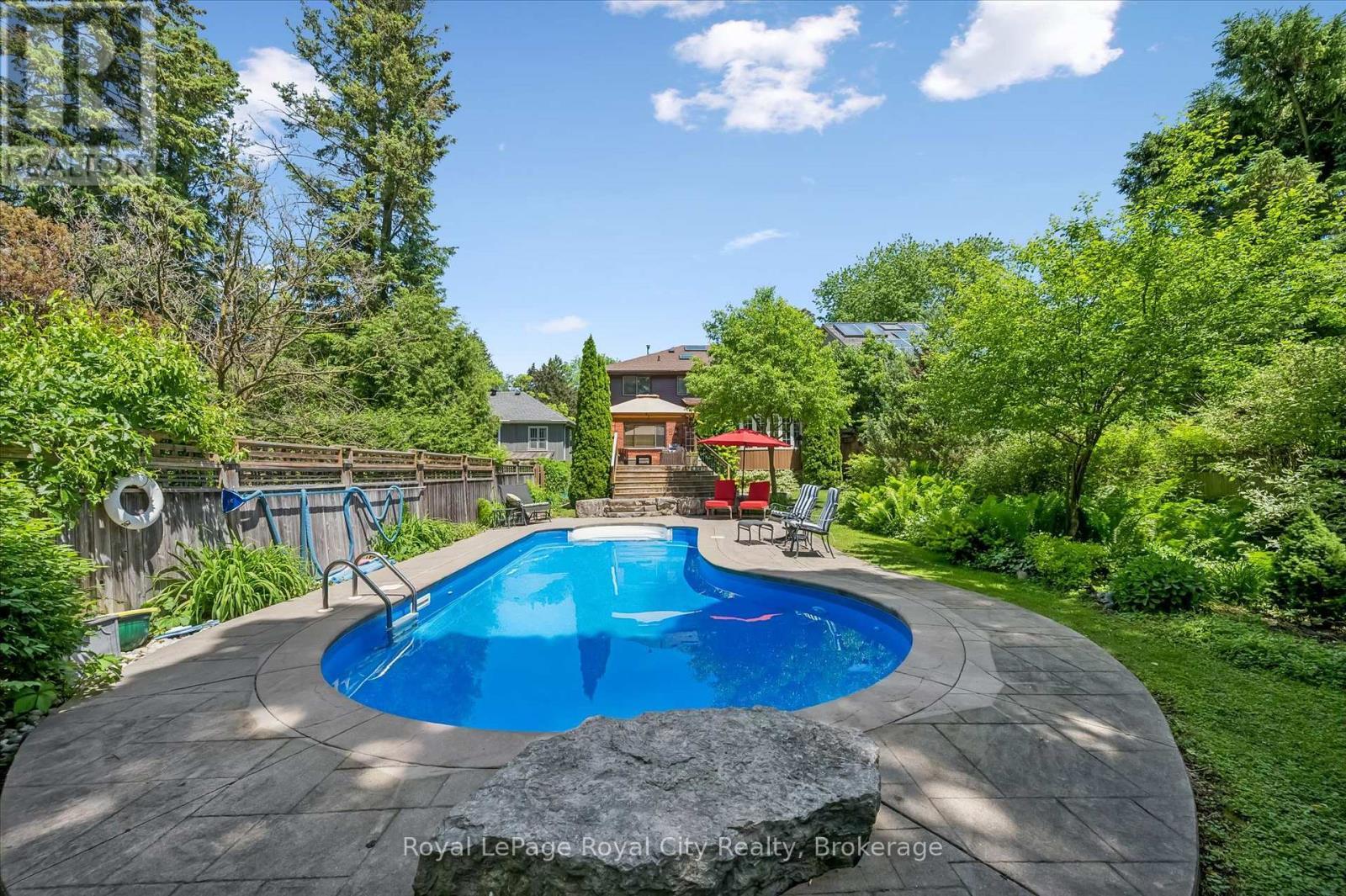 












47 CALEDONIA STREET

,
Guelph (Dovercliffe Park/Old University),




Ontario
N1G2C8

