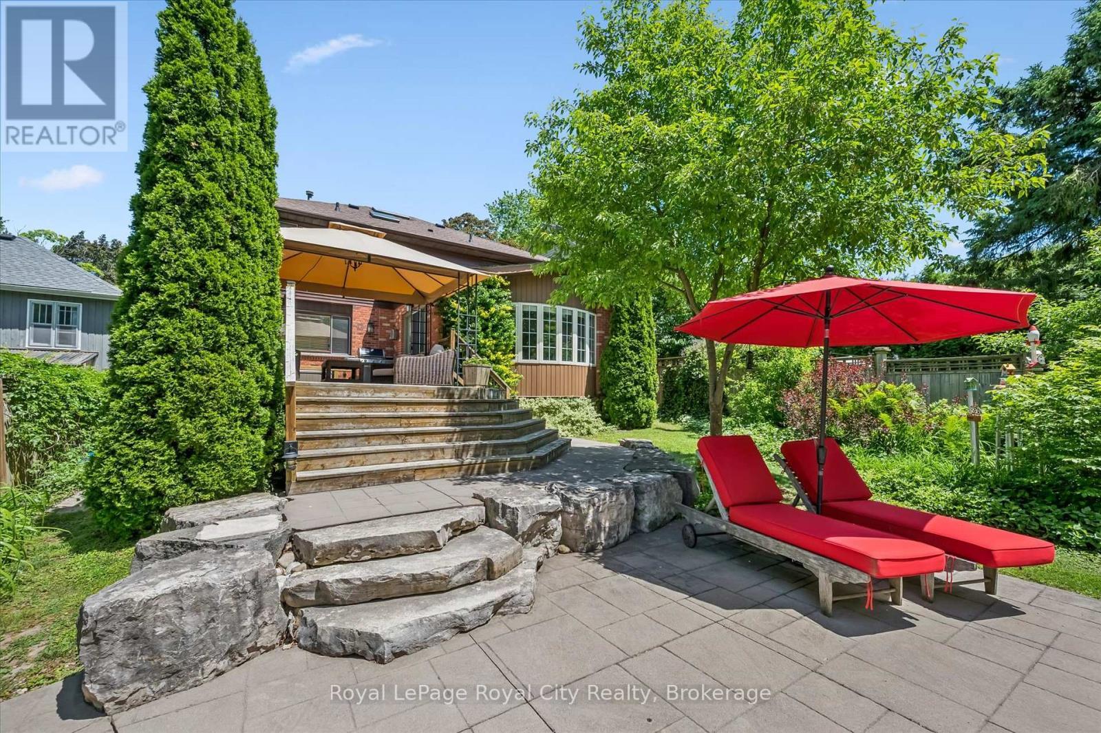 












47 CALEDONIA STREET

,
Guelph (Dovercliffe Park/Old University),




Ontario
N1G2C8

