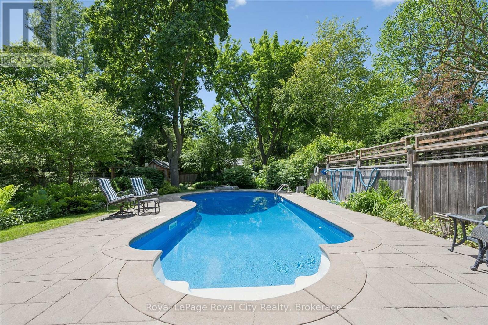 












47 CALEDONIA STREET

,
Guelph (Dovercliffe Park/Old University),




Ontario
N1G2C8

