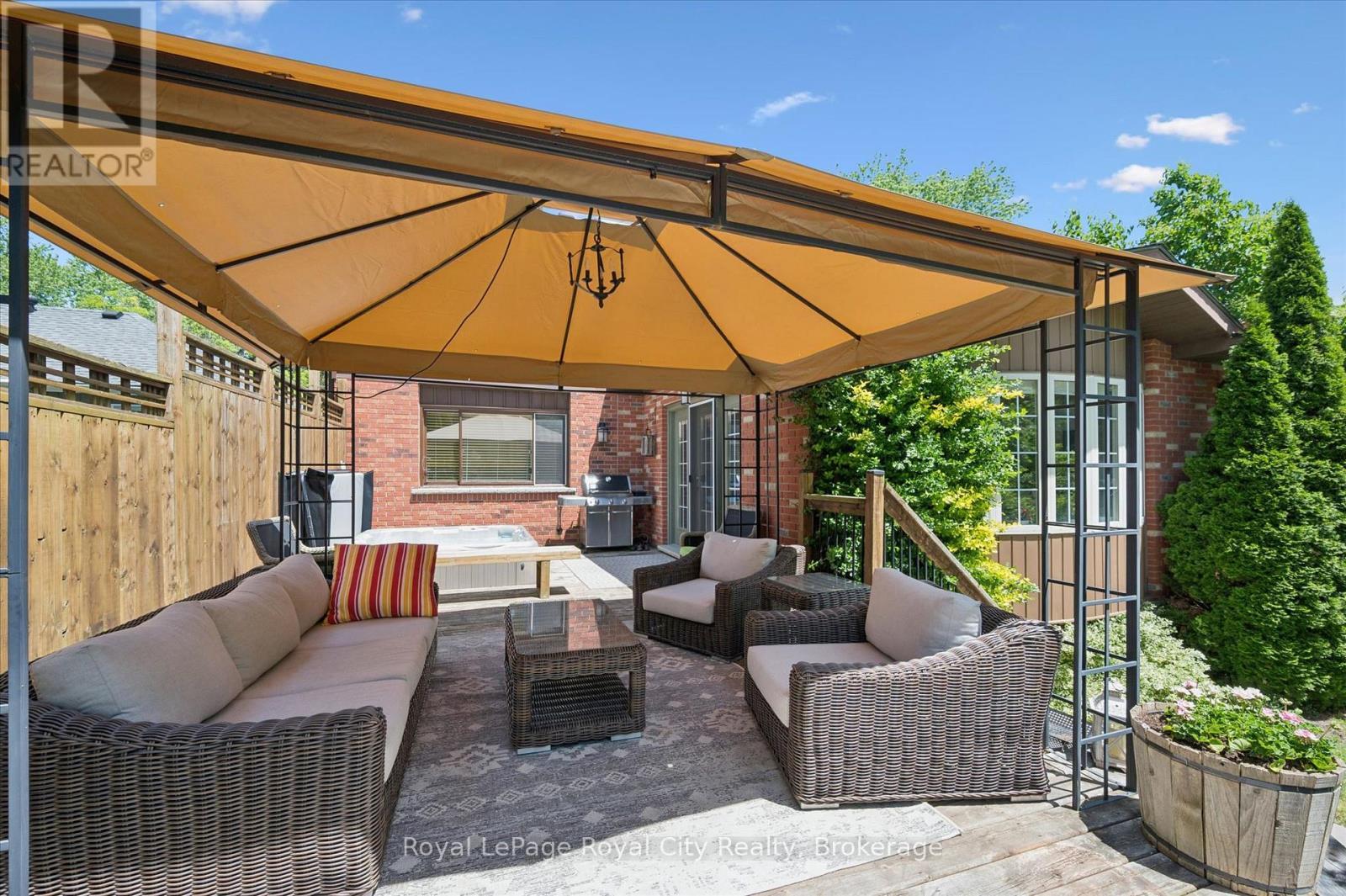 












47 CALEDONIA STREET

,
Guelph (Dovercliffe Park/Old University),




Ontario
N1G2C8

