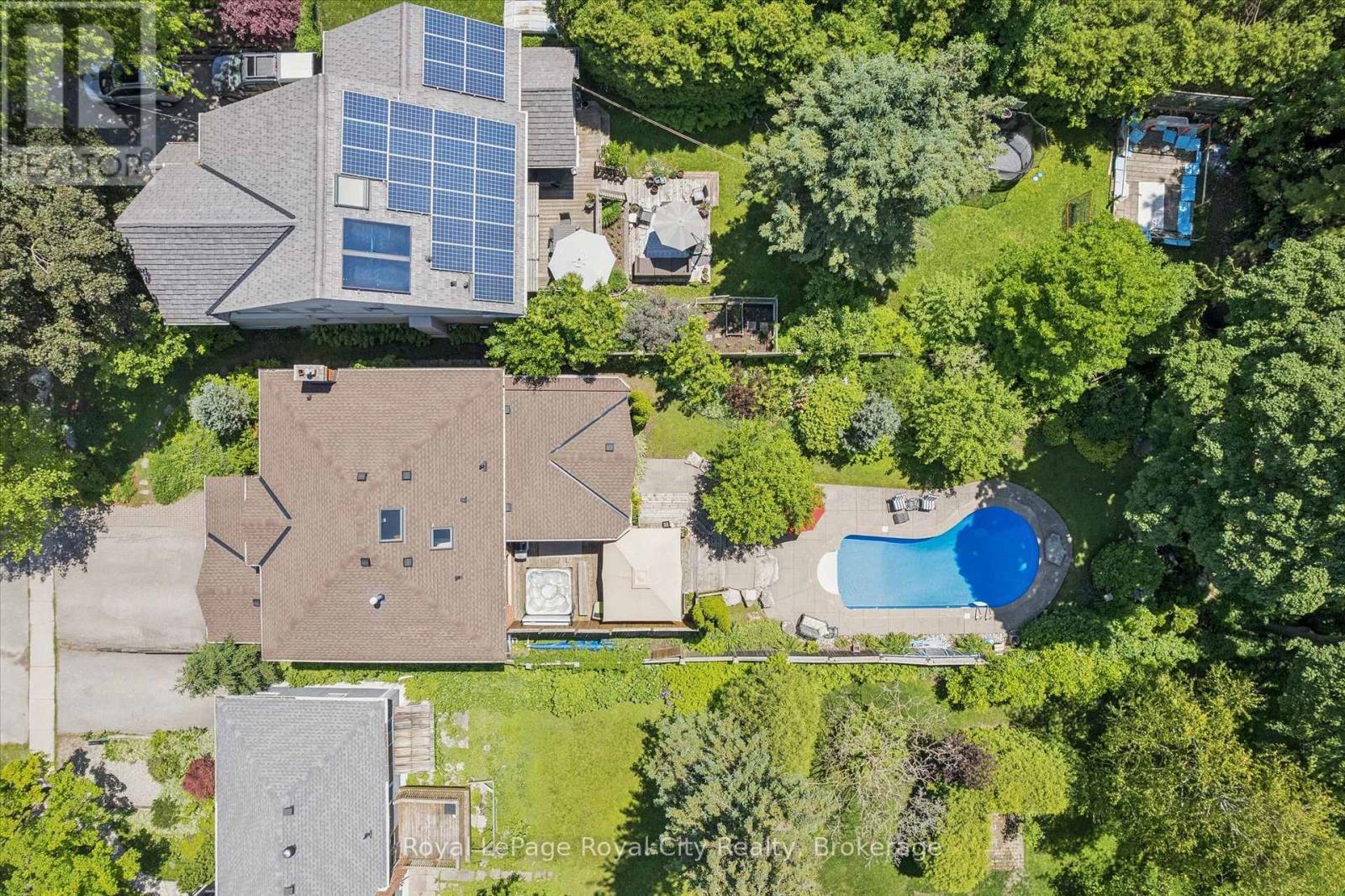 












47 CALEDONIA STREET

,
Guelph (Dovercliffe Park/Old University),




Ontario
N1G2C8

