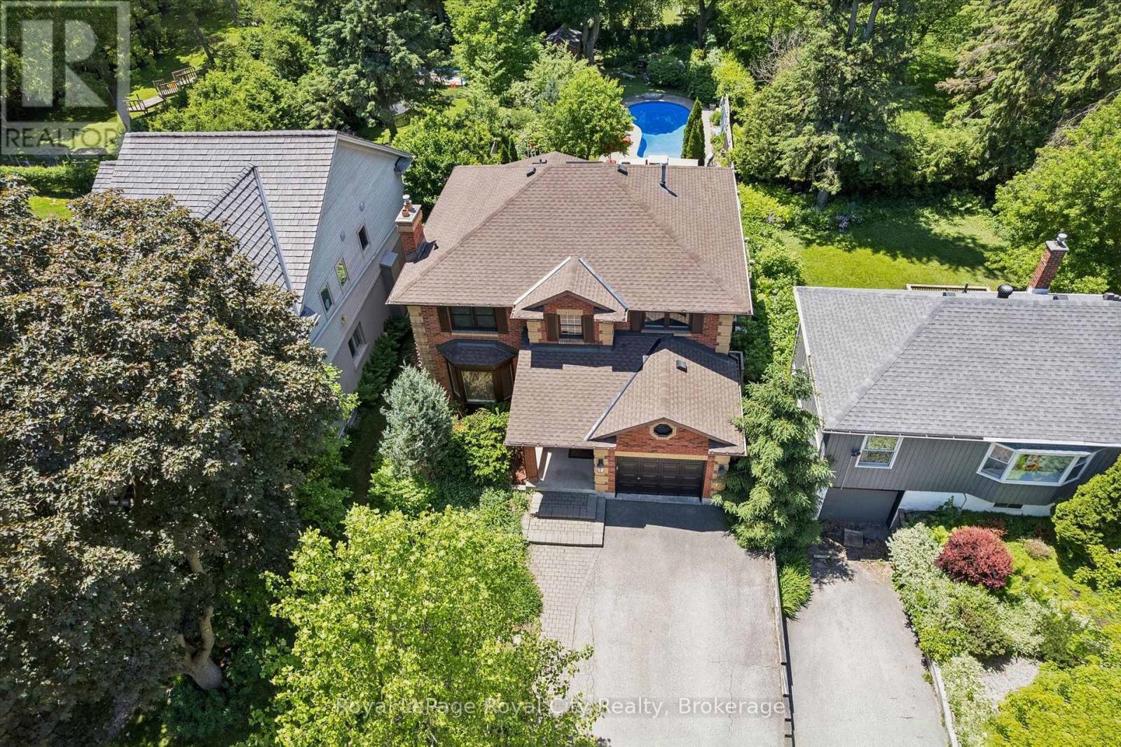 












47 CALEDONIA STREET

,
Guelph (Dovercliffe Park/Old University),




Ontario
N1G2C8

