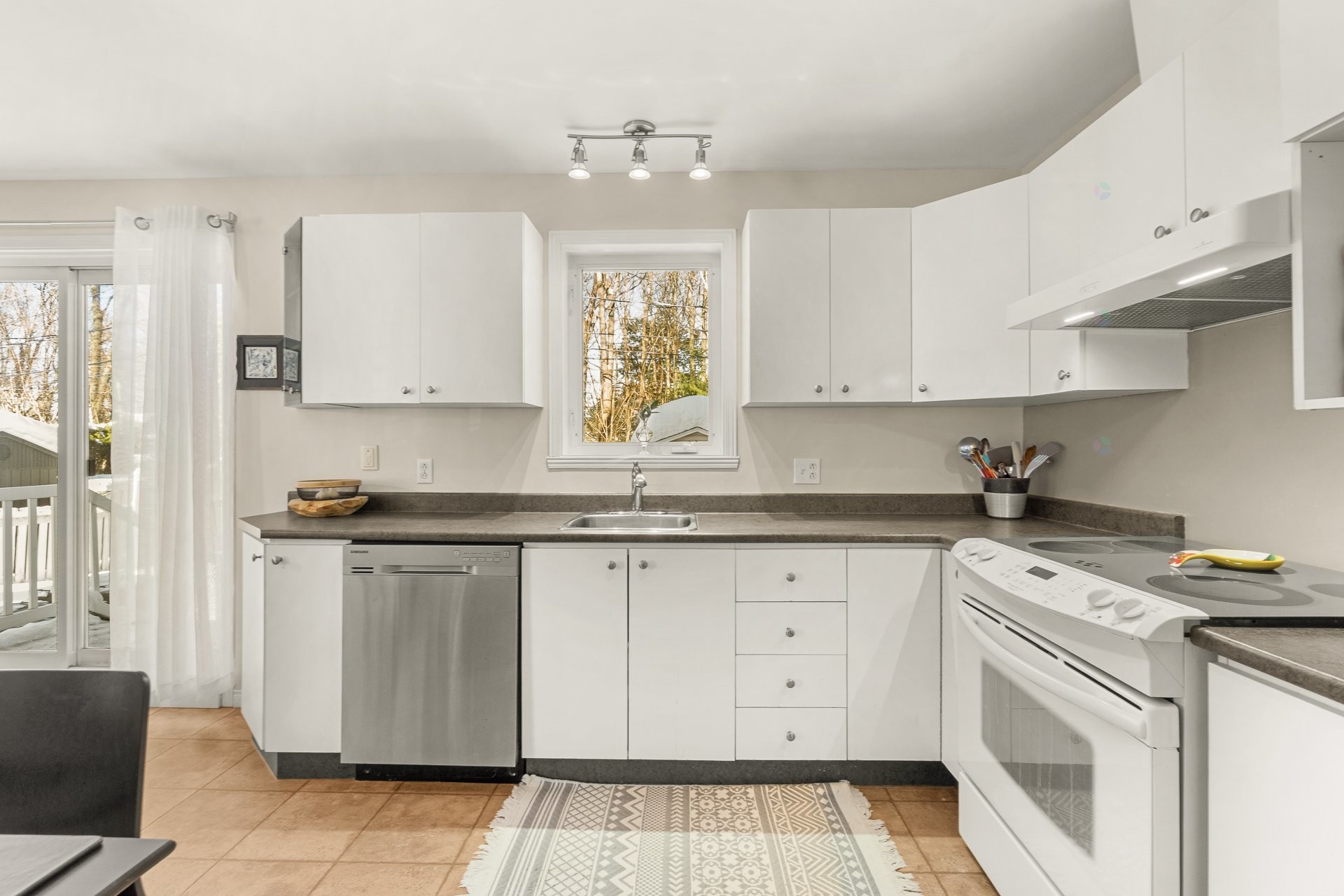









6870


Rue François-Marguerie

,
Trois-Rivières,




QC
G8Y7E9

