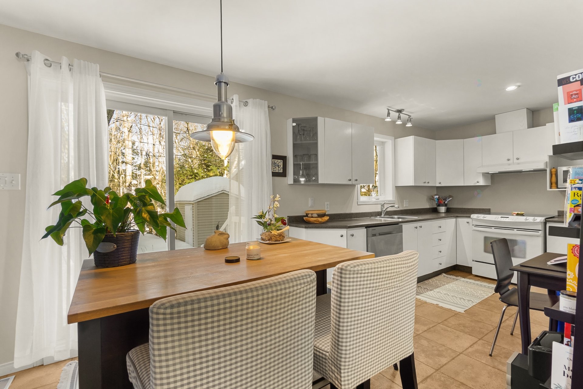 









6870


Rue François-Marguerie

,
Trois-Rivières,




QC
G8Y7E9

