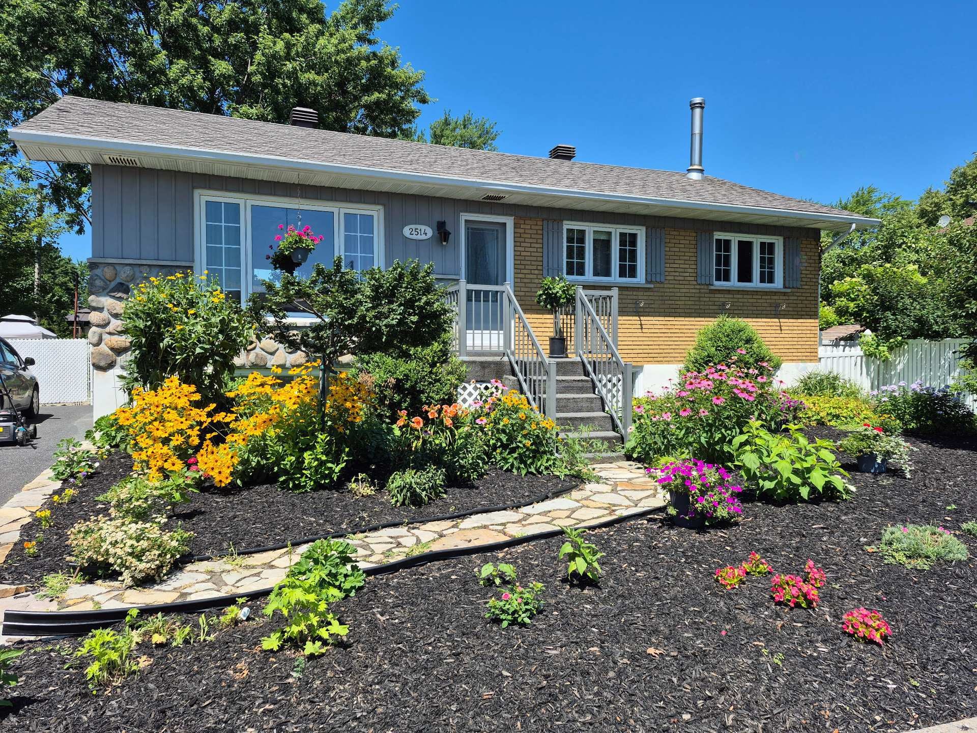 









2514


Rue St-André

,
Varennes,




QC
J3X1A8

