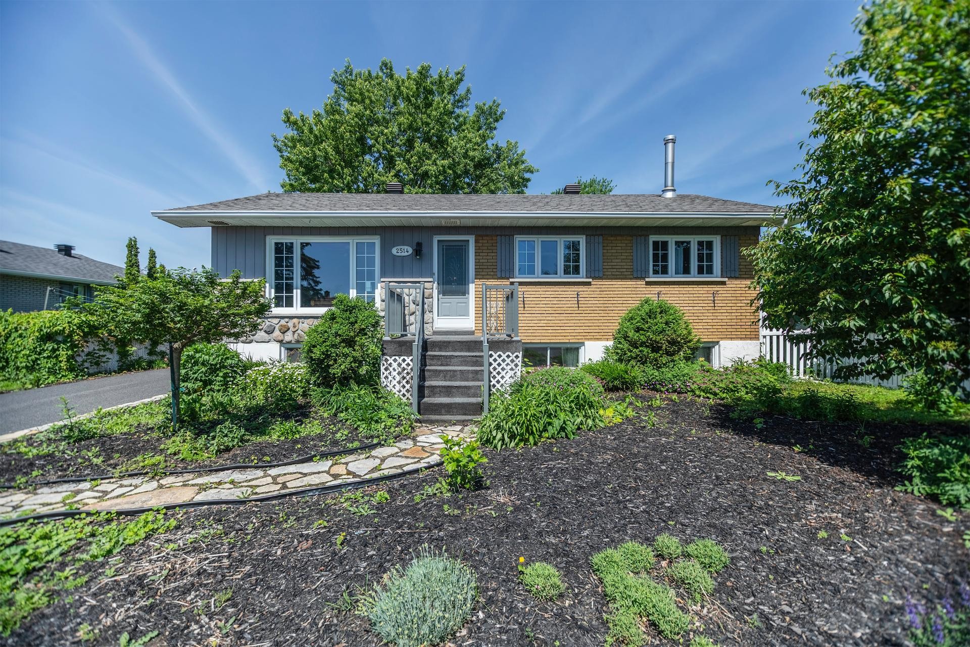 









2514


Rue St-André

,
Varennes,




QC
J3X1A8

