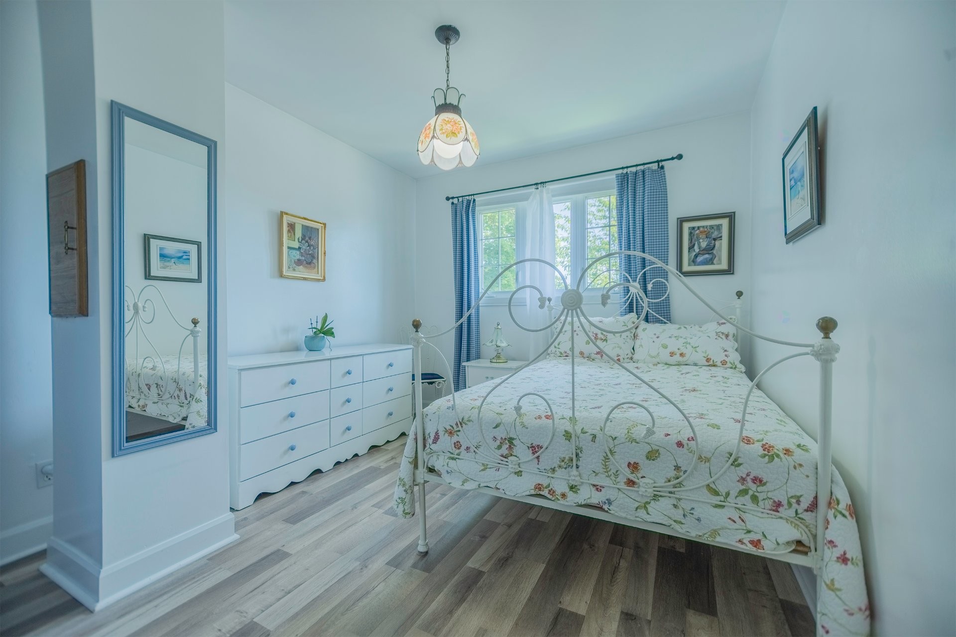 









2514


Rue St-André

,
Varennes,




QC
J3X1A8

