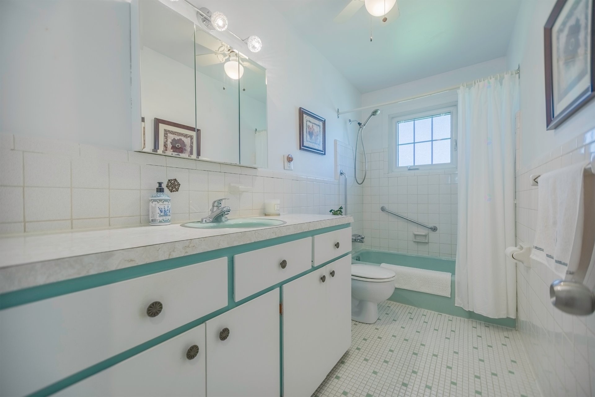 









2514


Rue St-André

,
Varennes,




QC
J3X1A8

