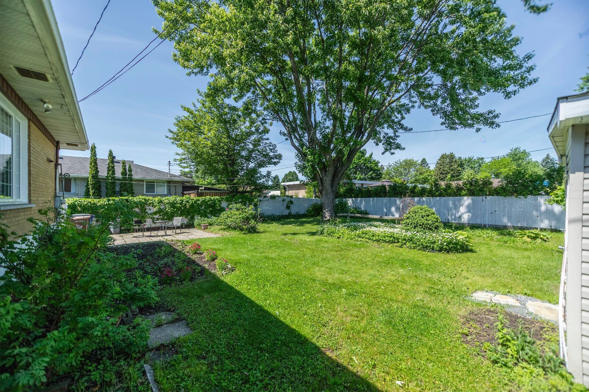 









2514


Rue St-André

,
Varennes,




QC
J3X1A8

