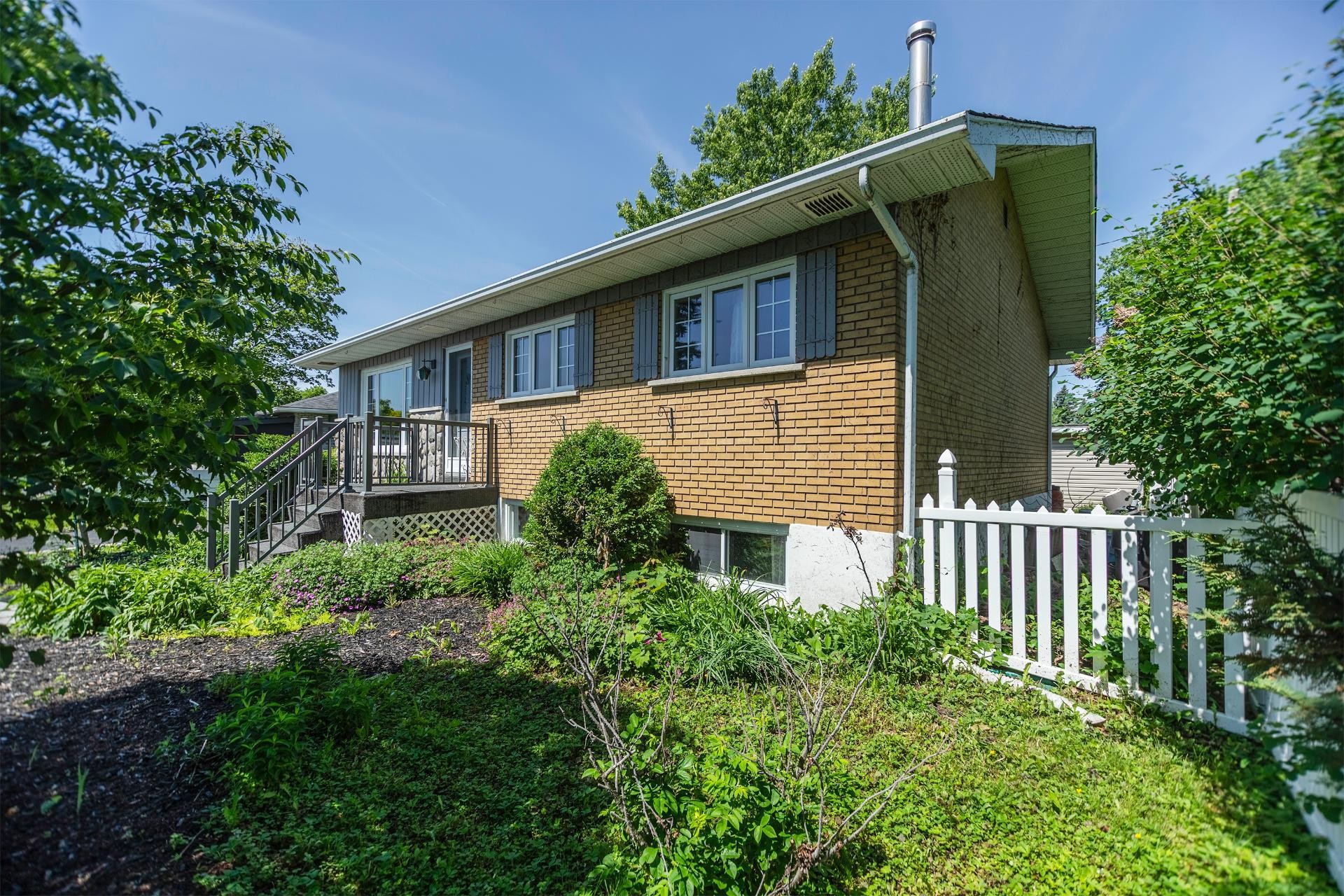 









2514


Rue St-André

,
Varennes,




QC
J3X1A8

