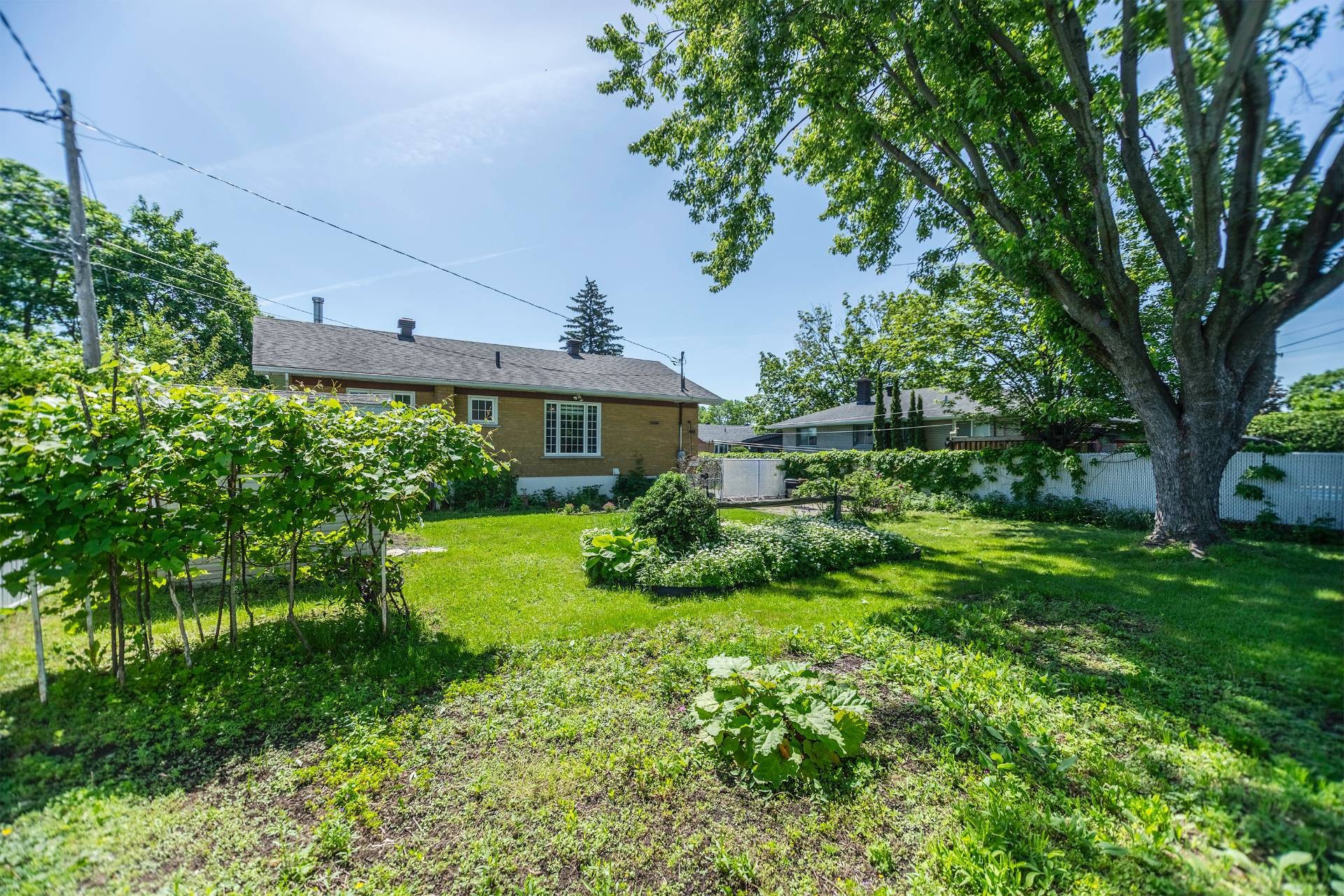 









2514


Rue St-André

,
Varennes,




QC
J3X1A8

