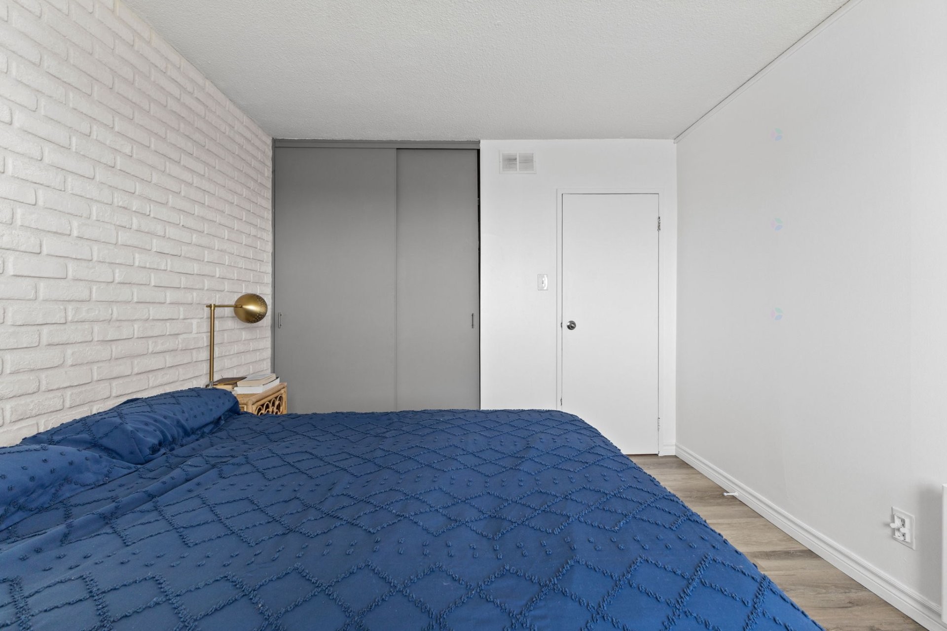 









285


Rue Laurier

, 1705,
Gatineau (Hull),




QC
J8X3W9

