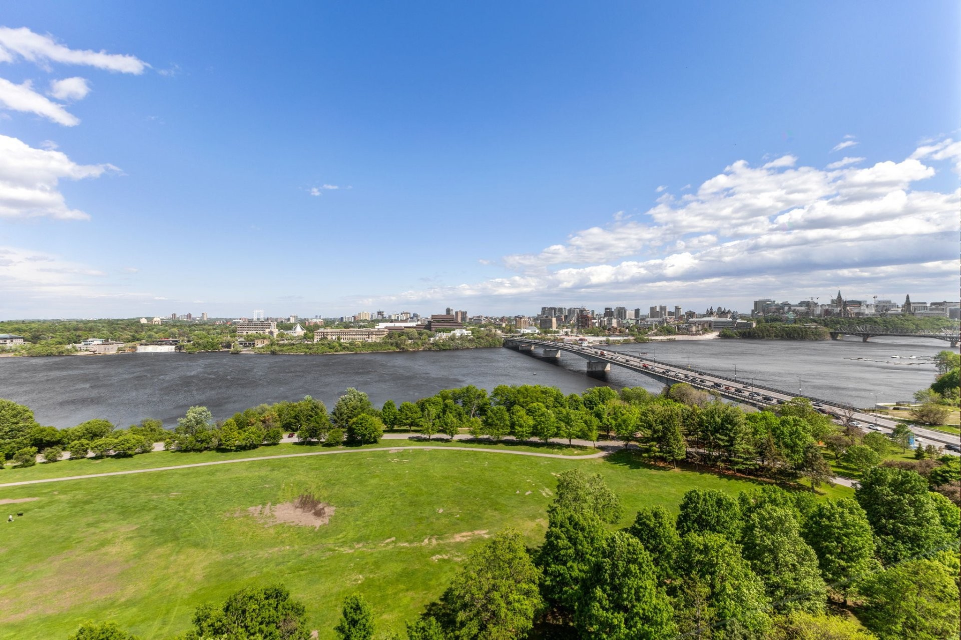









285


Rue Laurier

, 1705,
Gatineau (Hull),




QC
J8X3W9

