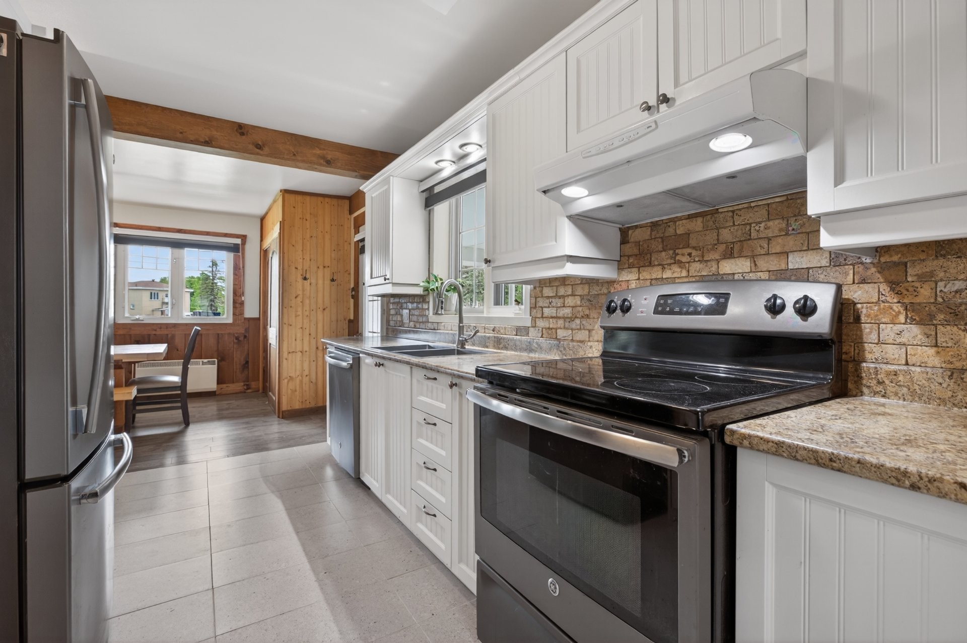 









661


Rue Matawin

,
Saint-Michel-des-Saints,




QC
J0K3B0

