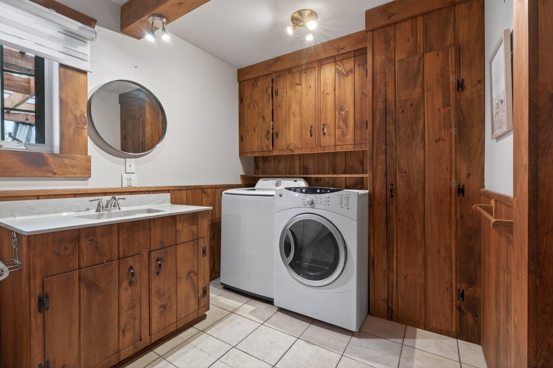 









661


Rue Matawin

,
Saint-Michel-des-Saints,




QC
J0K3B0

