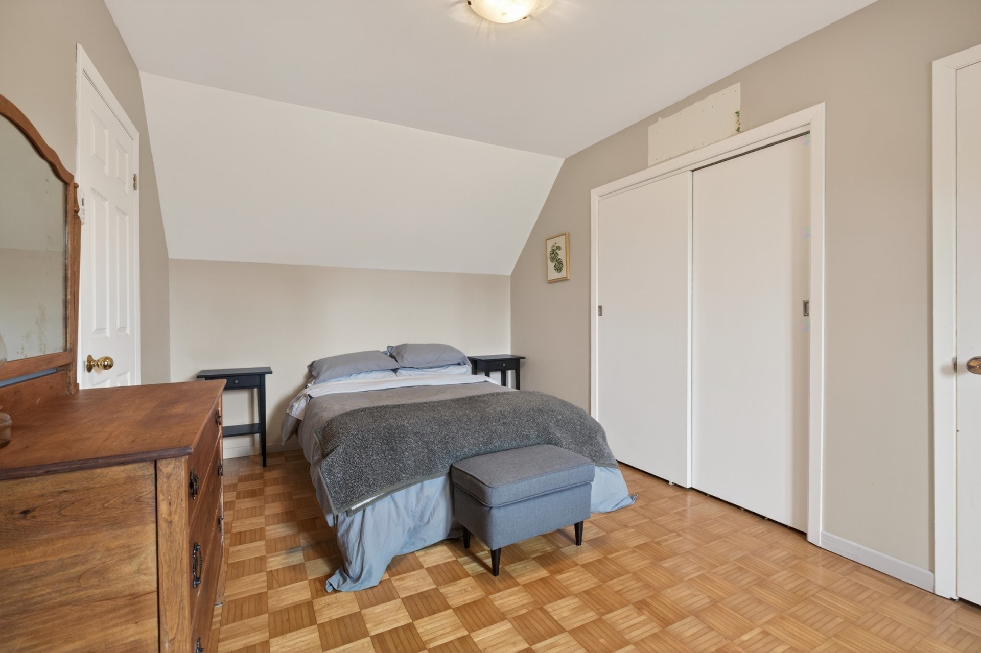 









661


Rue Matawin

,
Saint-Michel-des-Saints,




QC
J0K3B0

