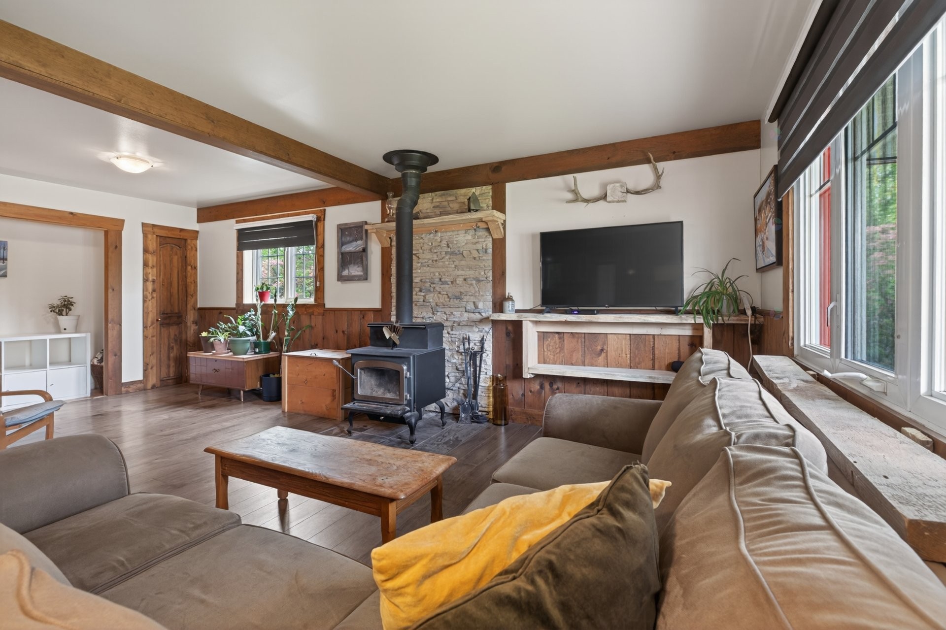 









661


Rue Matawin

,
Saint-Michel-des-Saints,




QC
J0K3B0

