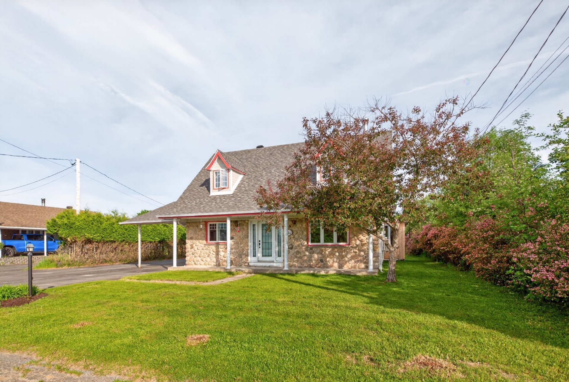 









661


Rue Matawin

,
Saint-Michel-des-Saints,




QC
J0K3B0

