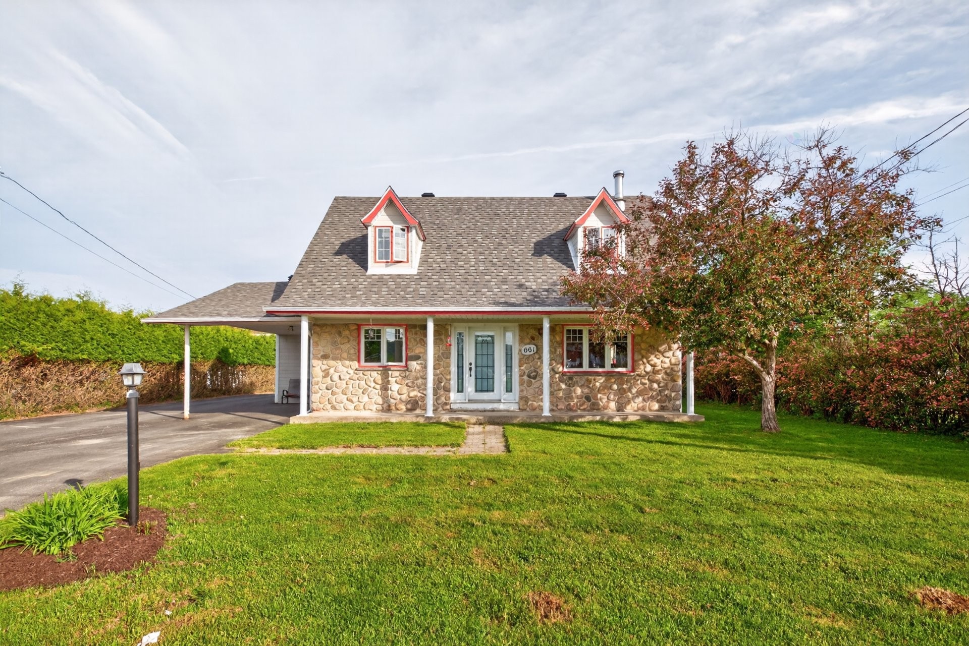 









661


Rue Matawin

,
Saint-Michel-des-Saints,




QC
J0K3B0

