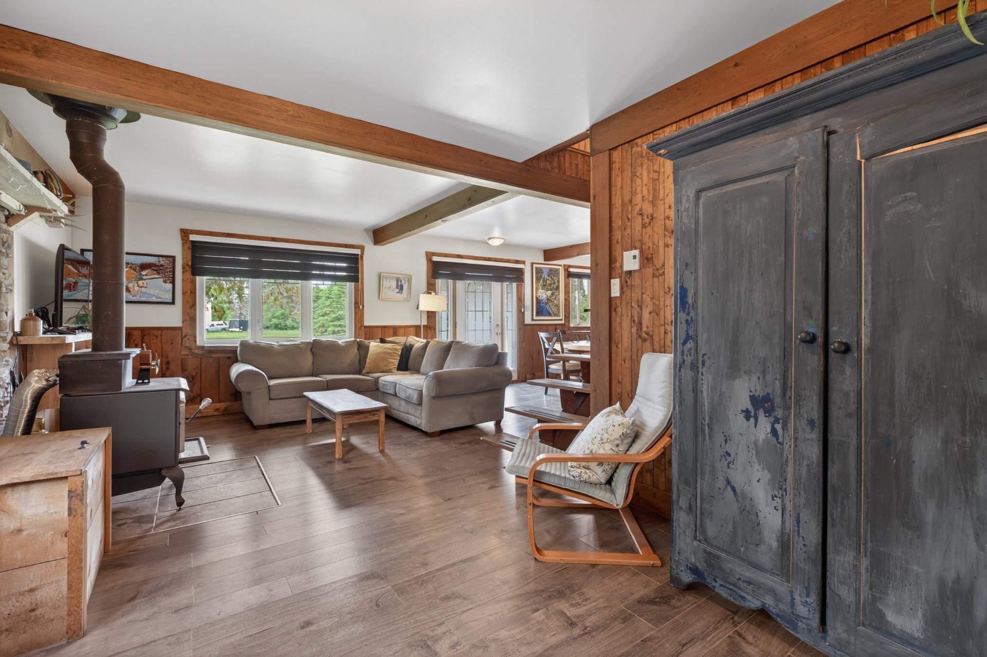 









661


Rue Matawin

,
Saint-Michel-des-Saints,




QC
J0K3B0

