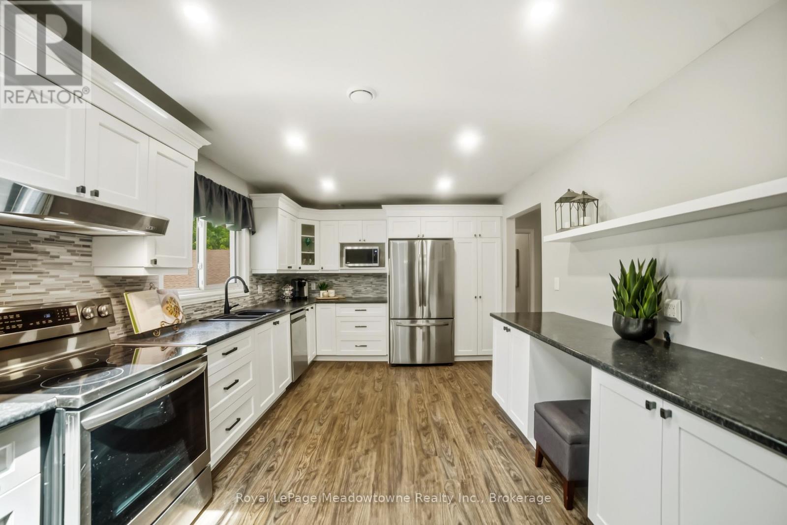 












12 HUNTSMAN GATE

,
Hamilton (Freelton),




Ontario
L8N2Z7

