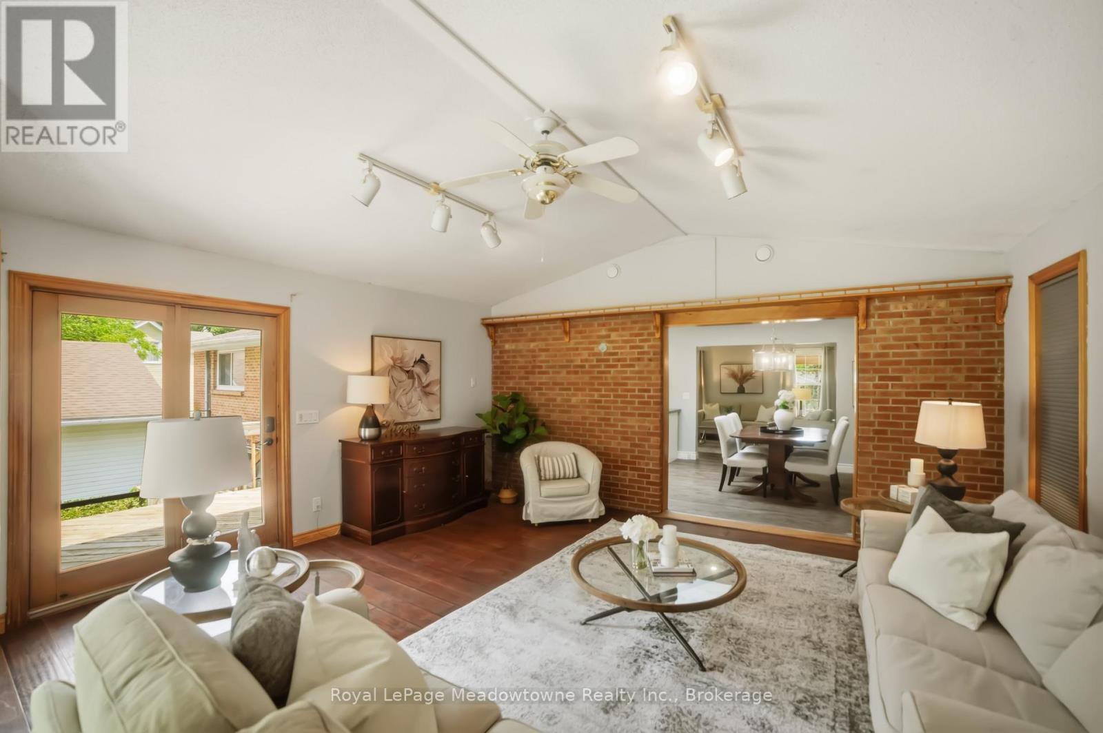 












12 HUNTSMAN GATE

,
Hamilton (Freelton),




Ontario
L8N2Z7

