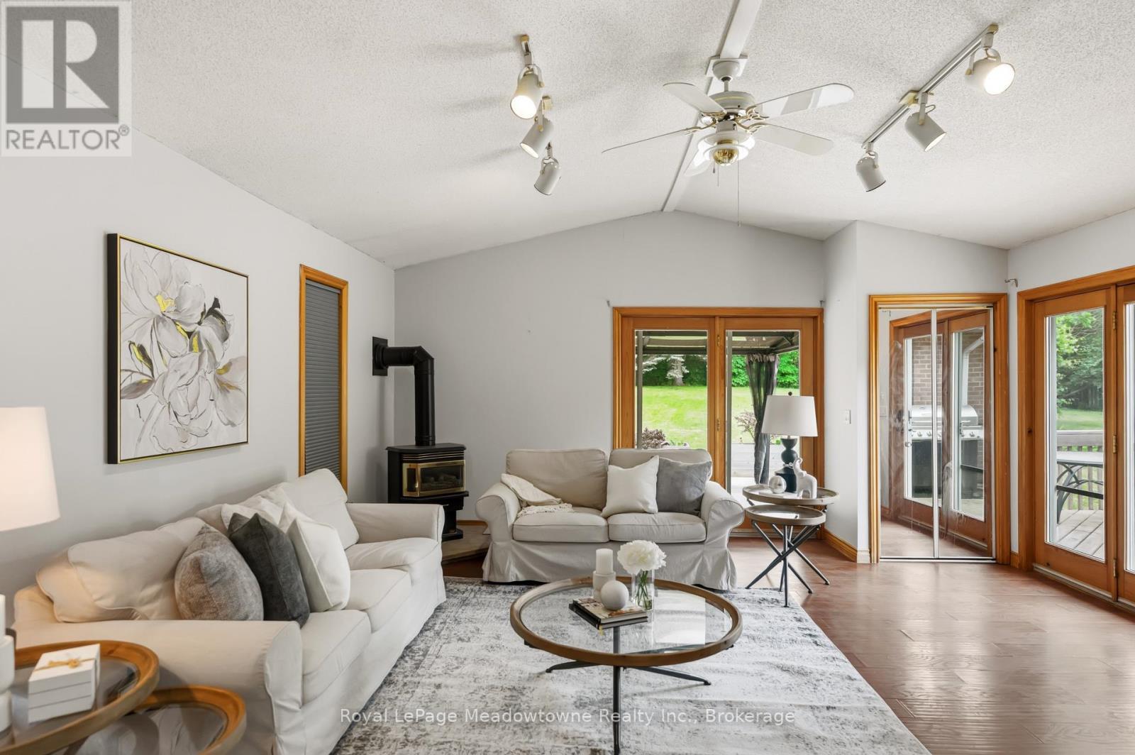 












12 HUNTSMAN GATE

,
Hamilton (Freelton),




Ontario
L8N2Z7

