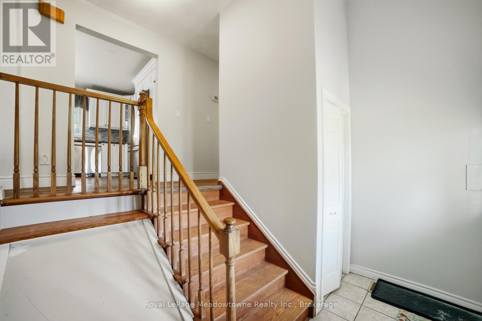 












12 HUNTSMAN GATE

,
Hamilton (Freelton),




Ontario
L8N2Z7

