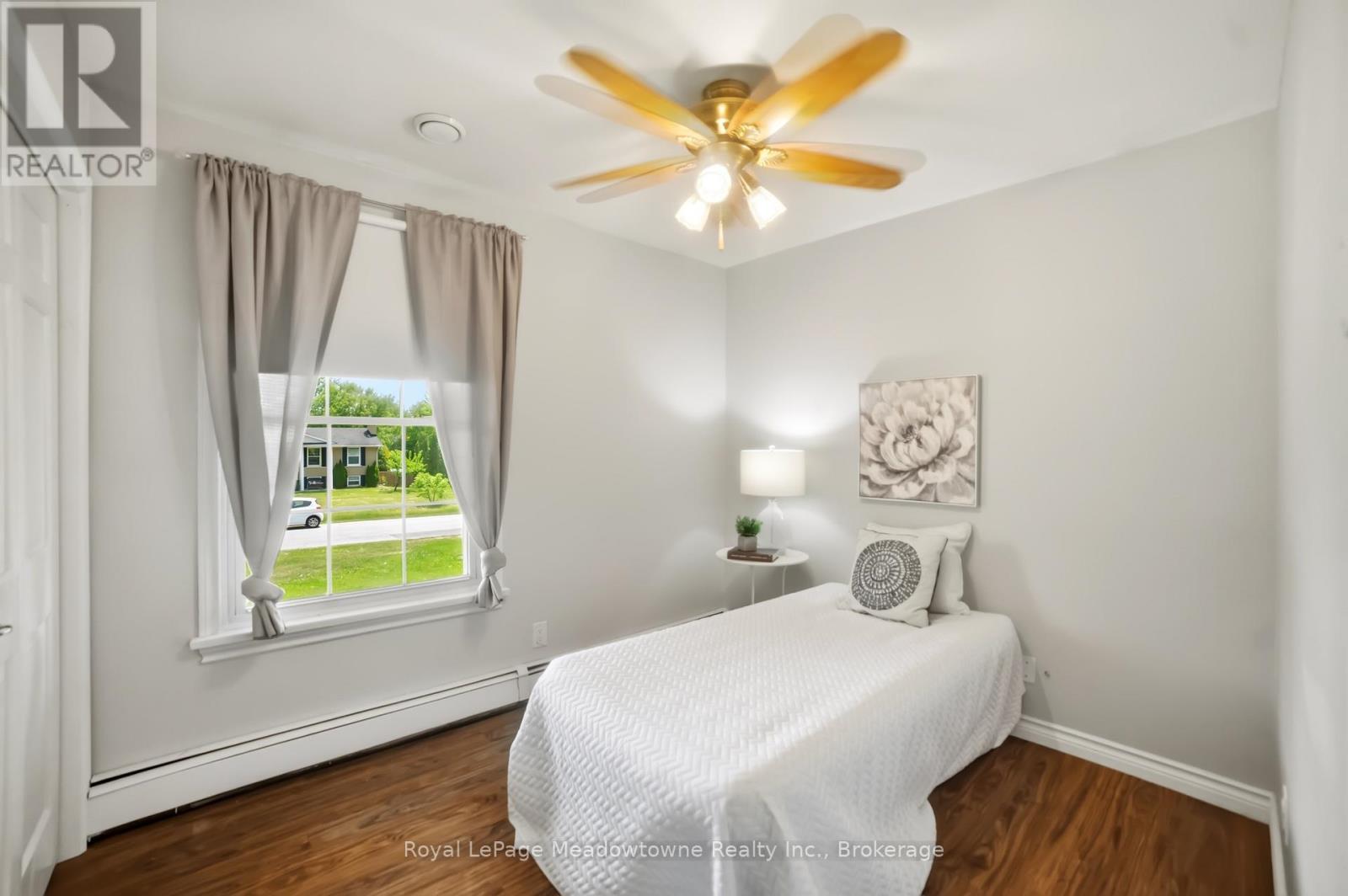 












12 HUNTSMAN GATE

,
Hamilton (Freelton),




Ontario
L8N2Z7

