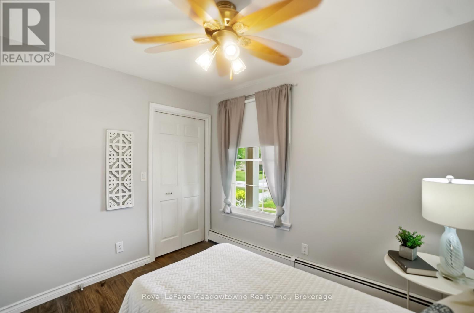 












12 HUNTSMAN GATE

,
Hamilton (Freelton),




Ontario
L8N2Z7

