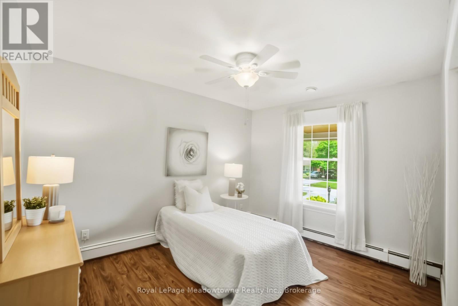 












12 HUNTSMAN GATE

,
Hamilton (Freelton),




Ontario
L8N2Z7

