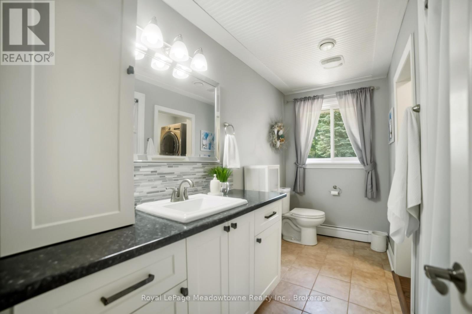 












12 HUNTSMAN GATE

,
Hamilton (Freelton),




Ontario
L8N2Z7

