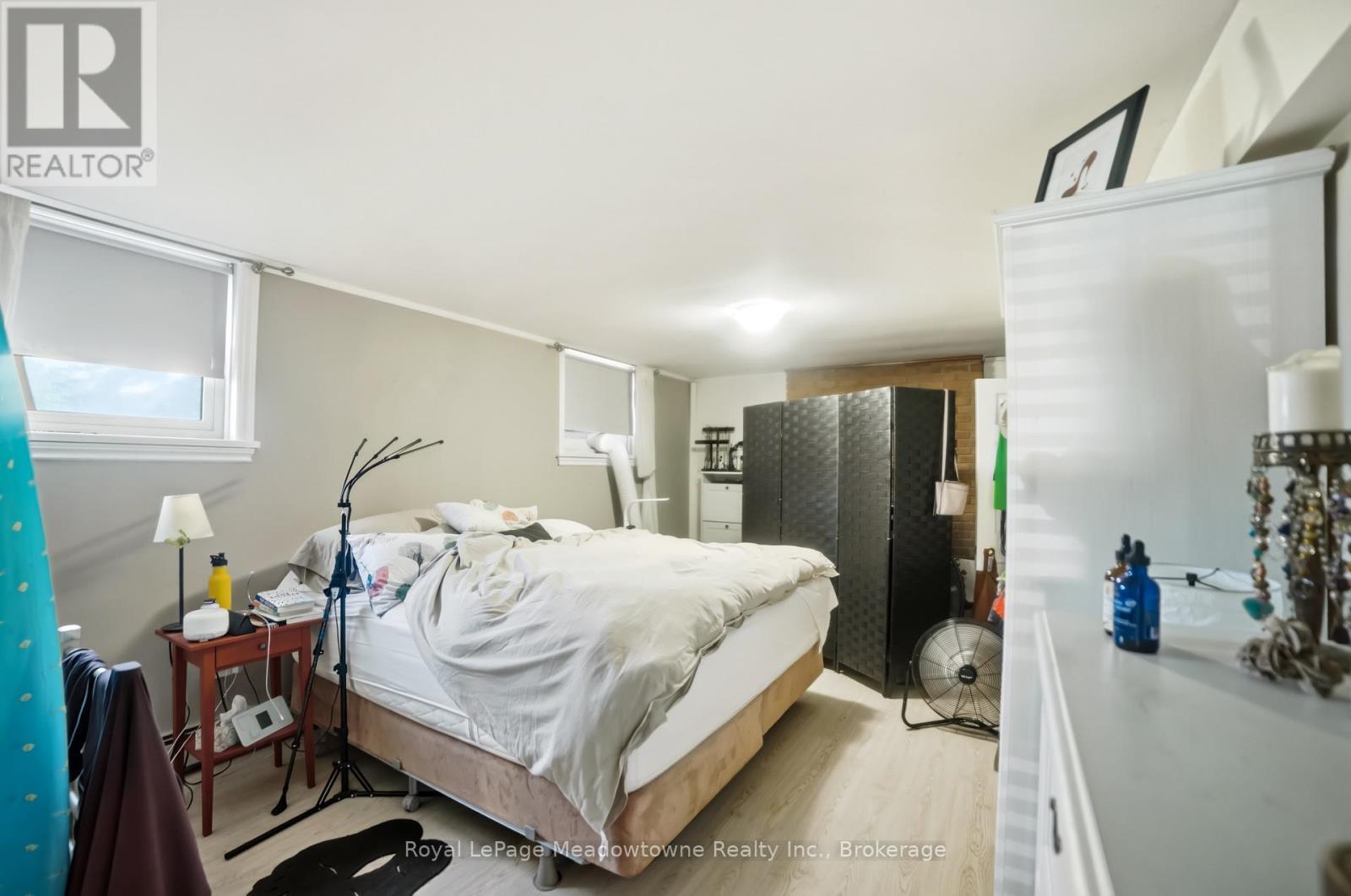 












12 HUNTSMAN GATE

,
Hamilton (Freelton),




Ontario
L8N2Z7

